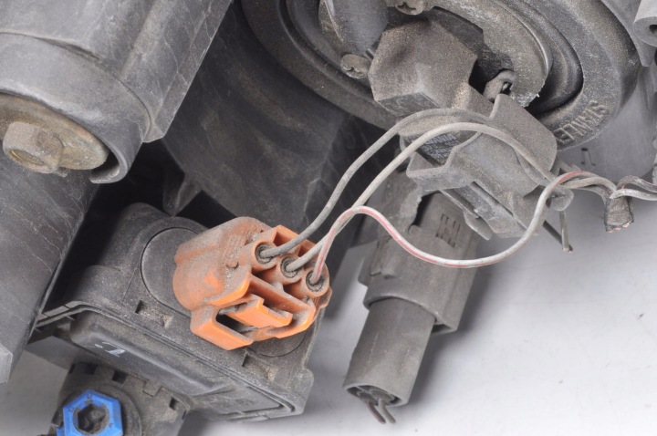 MAZDA 5 PHARE GAUCHE AVANT GAUCHE AVANT EUROPE C235-51040