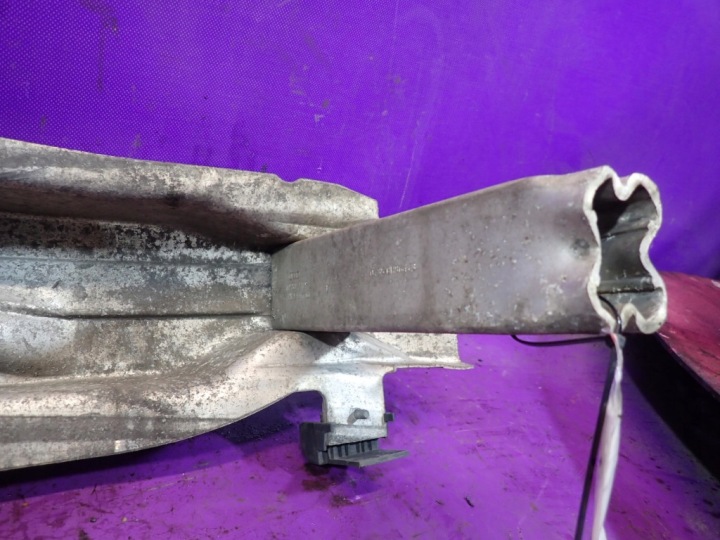 AUDI A6 C6 BERLINE 04-08 2,4 B RENFORCEMENT POUTRE PARE-CHOCS AVANT 4F0807134