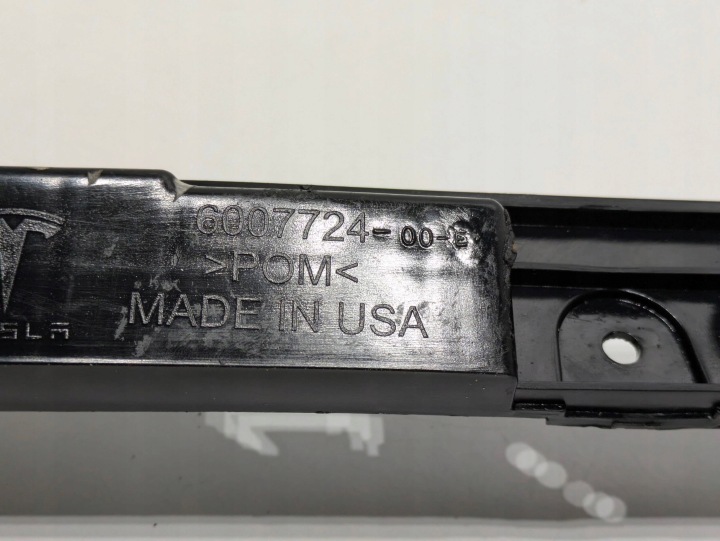 TESLA MODÈLE AVEC LIFT GLISSIÈRE FIXATION PARE-CHOCS CENTRAL ARRIÈRE 6007724-00-E