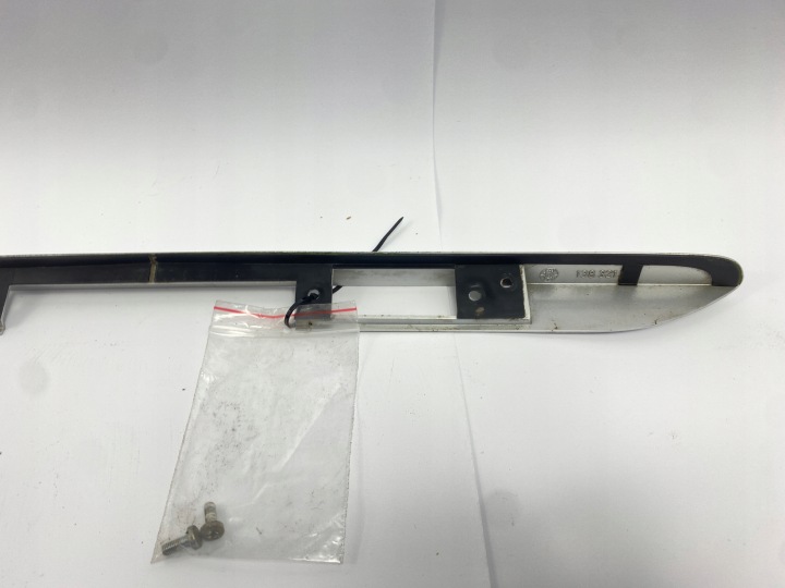 MOULURE PODSWIETLANIA NUMÉROS REJESTRA CACHE COUVERCLES DE COFFRE MERCEDES W140 1407500027