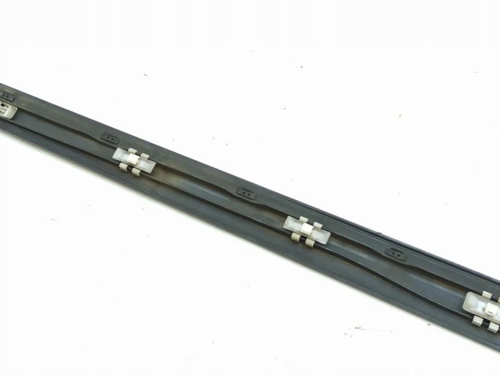 MOULURE AVANT DROITS PORTES MERCEDES-BENZ CLK (C209) A2096901282 2.7L