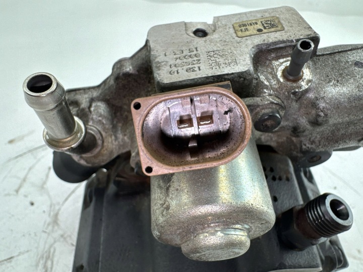 MERCEDES-BENZ C W205 2015 POMPE INJECTION HAUTE PRESSION