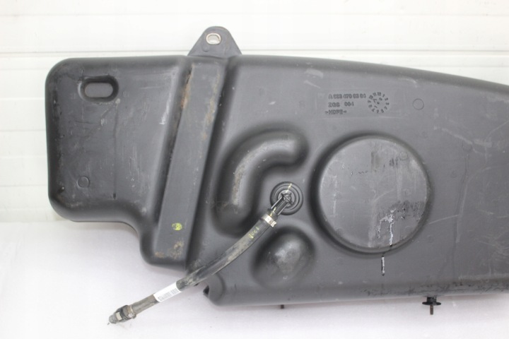 MERCEDES RÉSERVOIR ADBLUE A9064700504