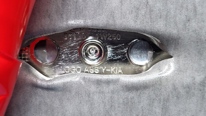 EMBLÈME INSIGNE LOGO KIA AVANT ARRIÈRE OE 86320-1W250 NEUF 13X6,5 CM ORIGINAL