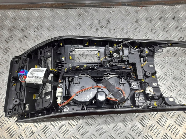 AUDI A8 S8 D4 4H 2015 MILIEU DÉCORATION TUNNELS CENTRAL
