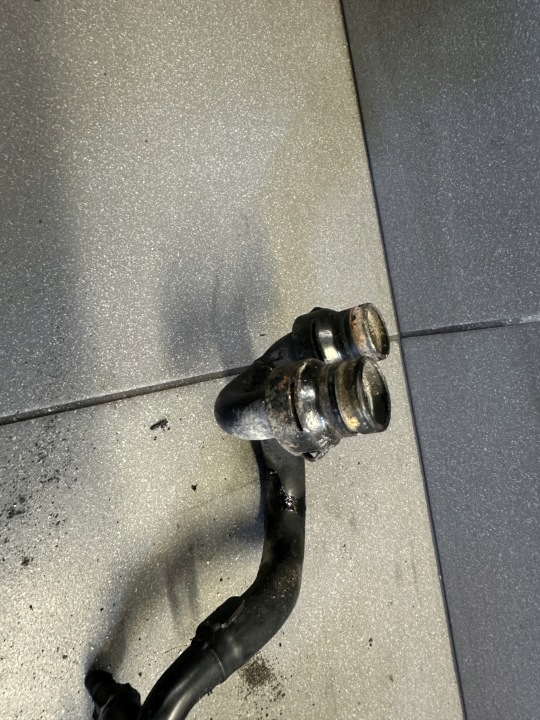 FIL EAU AUDI A6 C6 RESTYLAGE 3.0 TDI CDY 059121070L