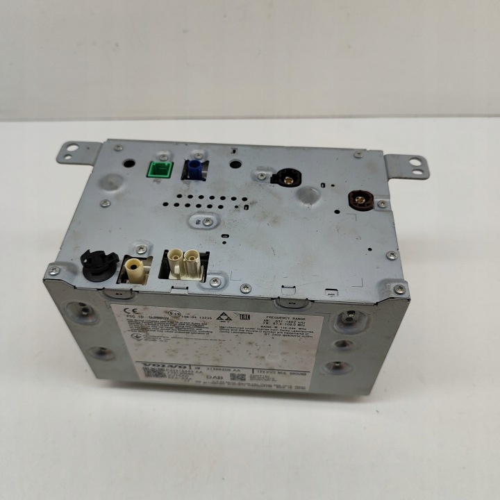 10R-0413235 RADIO AVEC NAVIGATION T8 HYBRID AWD 299 2019 VOLVO XC60 II (246)