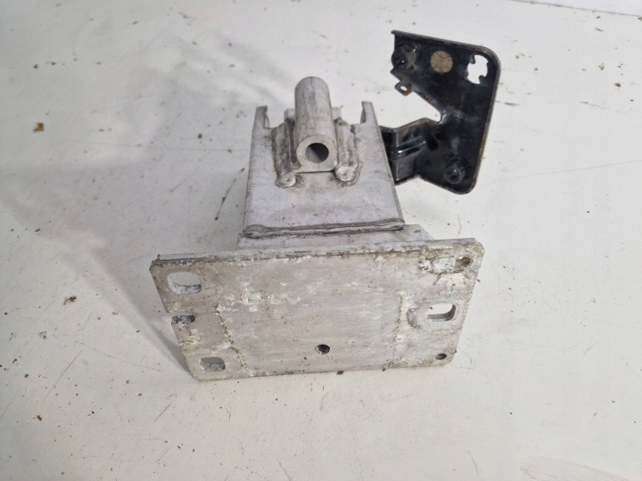 RENFORCEMENT PARE-CHOCS AVANT AVANT CÔTÉ DROITE AUDI Q5 8R0807134A