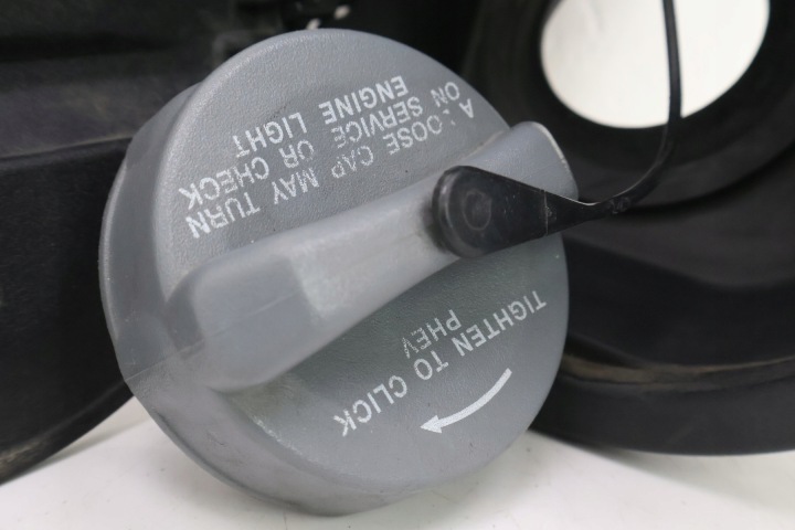 JEEP WRANGLER JL 2.0 T 18- CLAPET GOULOTTE DE REMPLISSAGE CARBURANTS 52090496AA