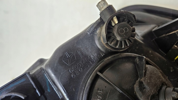 PHARE GAUCHE DROITE AVANT DODGE RAM 1500 ZWYKLE 68001484AC 68001485AC