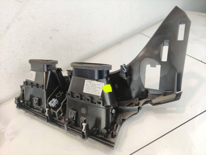 RENAULT KADJAR 15- GRILLE CONDUIT D'AIR CENTRALE 687509788R