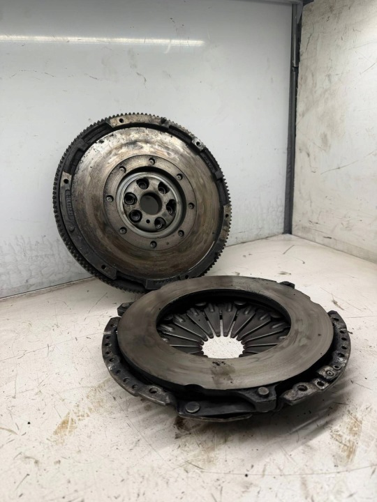 2004 AUDI A3 S3 8P VOLANT D'INERTIE 03L105266A