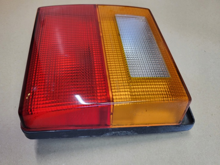 PHARE GAUCHE ARRIÈRE GAUCHE ARRIÈRE AUDI 80 B2 90 811945225 OE EUROPE