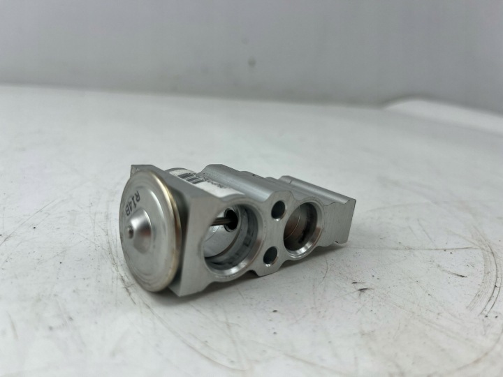 TOYOTA YARIS XP210 2021 SOUPAPE EXPANSIBLE CLIMATISATION