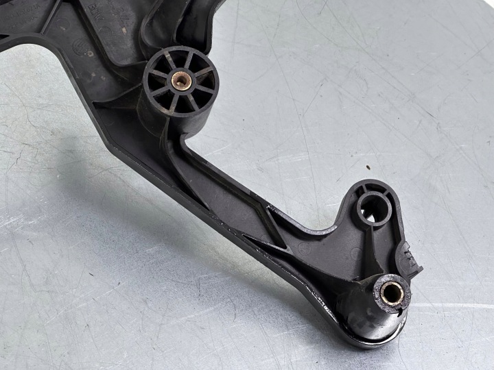 VOLKSWAGEN PASSAT B8 2016 SUPPORT FIXATION CARCASSES FILTRE AIR