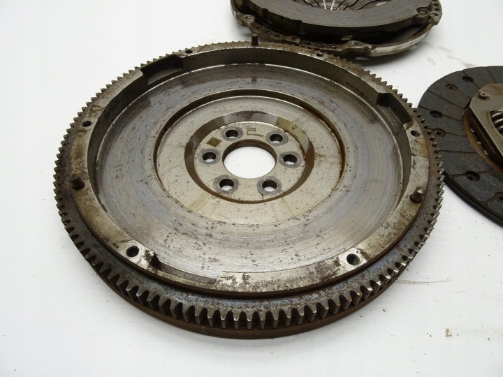 EMBRAYAGE DOUBLE MASSE 1.4 TSI 04E141026E A3 8V GOLF VII LEON III OCTAVIA III