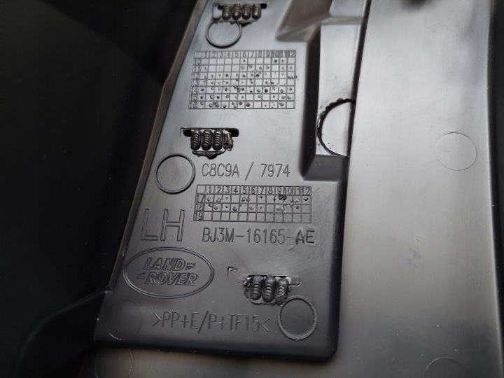 MOULURE GARDE-BOUE GAUCHE AVANT LAND ROVER EVOQUE