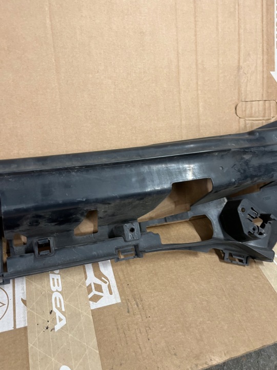 VOLVO V40 2012-2019 AMORTISSEUR PARE-CHOCS AVANT 31383074