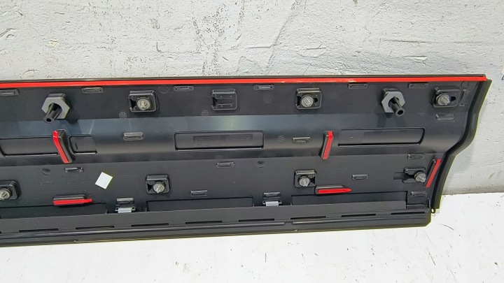 MOULURE PORTES GAUCHE AVANT LAND ROVER DEFENDER L663 20-