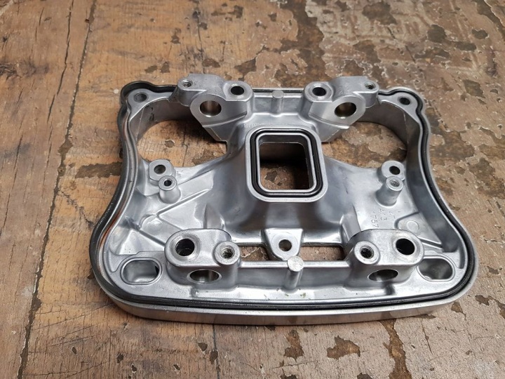 COUVERCLE CULASSES ROCKER COFFRE HARLEY DAVIDSON SPORTSTER 17579-07A