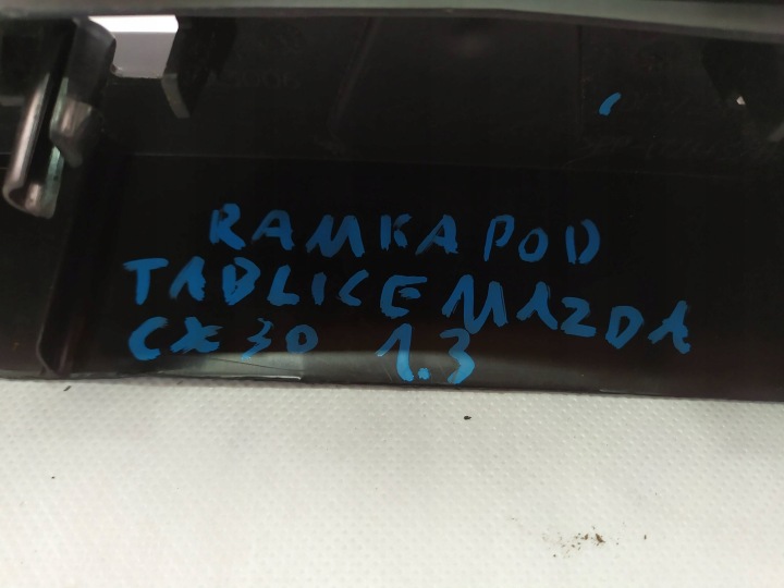 MAZDA CX-30 19- RONDELLE SOUS PLAQUE D'IMMATRICULATION AVANT DFR7-50171