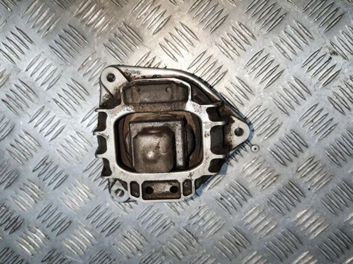 AVANT COUSSIN MOTEUR BMW 7 (F01, F02) 22116775906 4.4L GASOLINE 2012