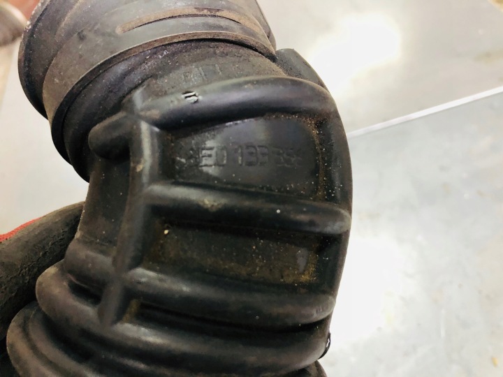 AUDI A4 B7 2.0 TFSI TUYAU TURBINES CONDUIT D'AIR 8E0133356