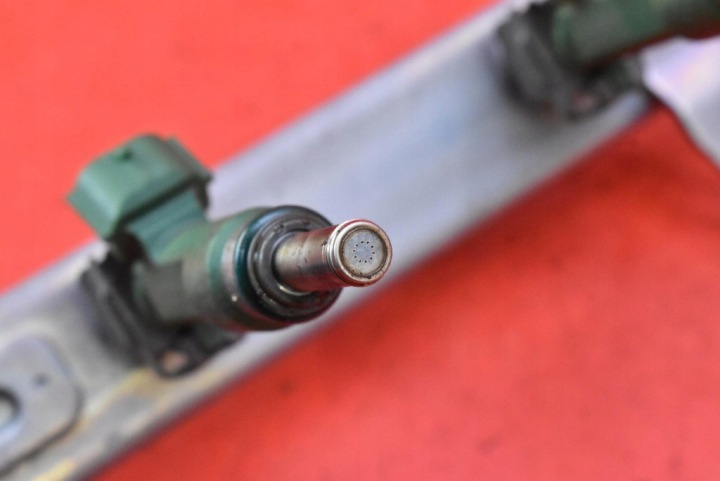 MOULURE INJECTION INJECTEURS 175204021R DACIA SANDERO 3 III 1.0 TCE 90 KM 20-21