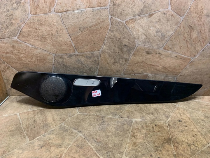 MOULURE DÉCORATIVE FLANC AVANT DROITS PORTES MERCEDES-BENZ C (W205)