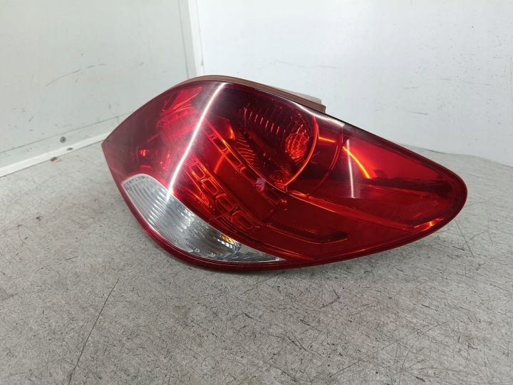PHARE ARRIÈRE DROITE PEUGEOT 207 VP9PFX-13404-A 9686565980-00 BERLINE COMPACTE