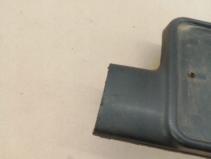 VW PASSAT B5 MOULURE SOUS PLAQUE D'IMMATRICULATION SUPPORT NUMÉROS
