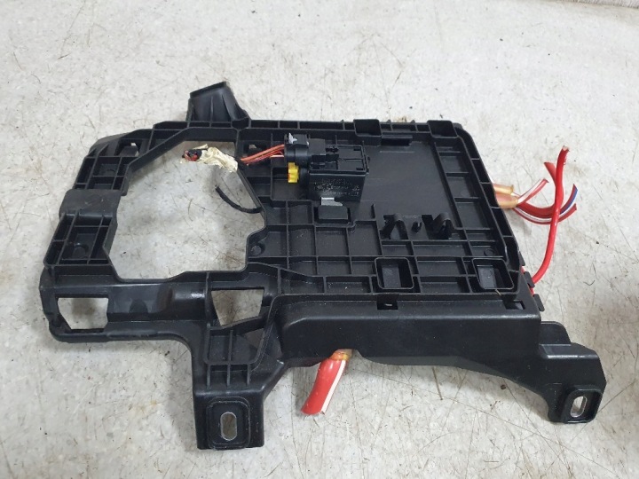 GLC 254 W206 BOÎTE FUSIBLES 2 CV MOYEU SERRE-CÂBLE 2235408444 0009827425