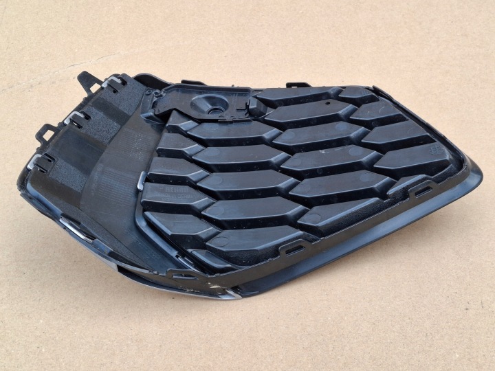 AUDI A3 8Y S-LINE GRILLE PARE-CHOCS GAUCHE CALANDRE 8Y0807681C