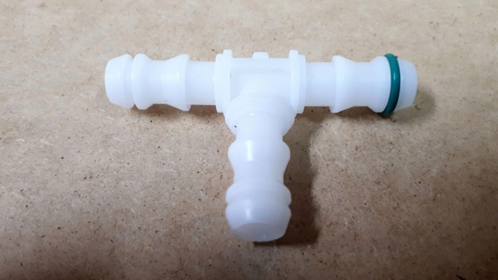 CONNECTEUR FILS POMPE LAVE-GLACES VW