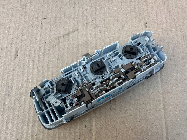 FORD FIESTA MK7 AMPOULE PLAFONNIERS 8A6A-13K767-BB