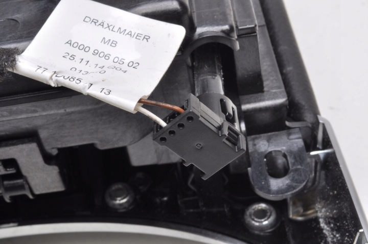 MERCEDES CLASSE C W205 ACCOUDOIR A2056808804 A2058254110