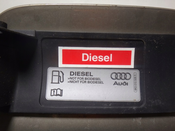 CLAPET GOULOTTE DE REMPLISSAGE CARBURANTS CHARNIÈRE AUDI S8 A8 D4