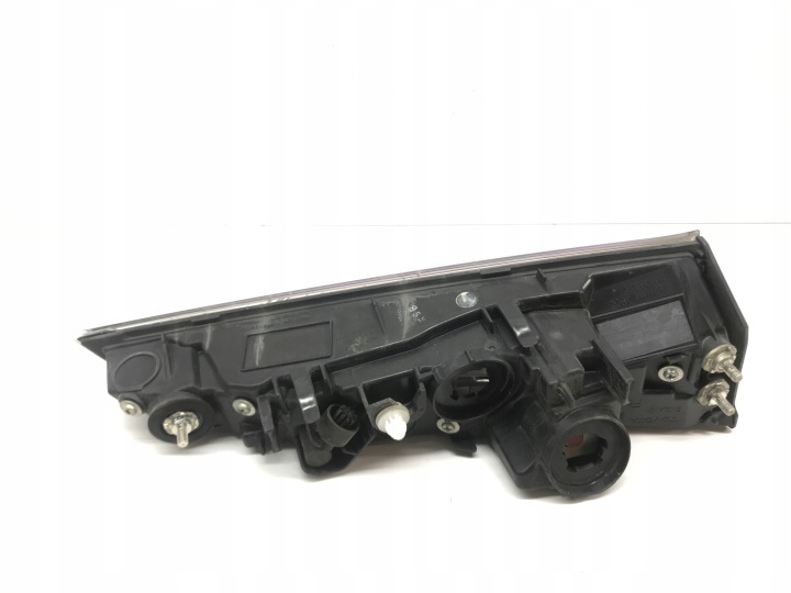 TOYOTA COROLLA XI E21 PHARE DROITE ARRIÈRE KOITO 02-431