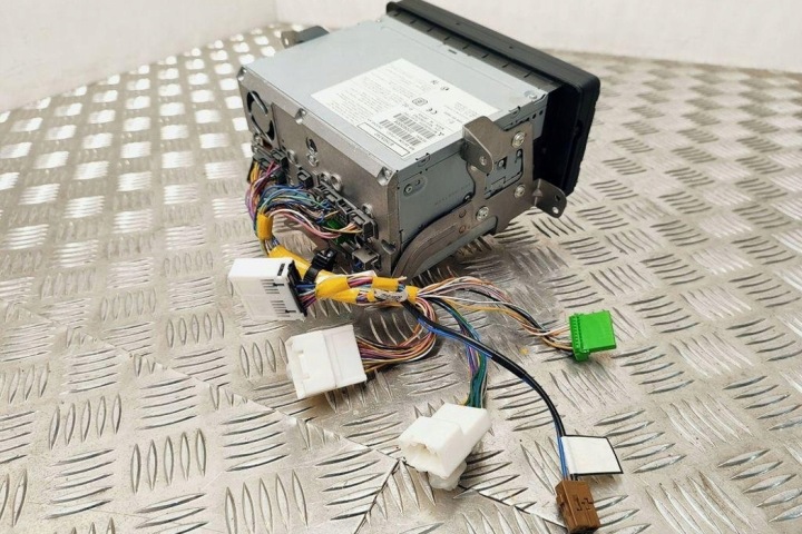 RADIO AVEC NAVIGATION PEUGEOT 4008 8750A242 1.8L DIESEL 110KW 2013