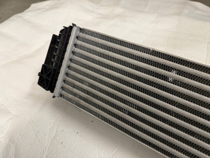 ORIGINALE RADIATEUR ÉCHANGEUR AIR-AIR BMW 9846916 X1 U11 2 U06 2 PIÈCES U10