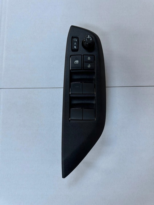 SWITCH PANEL WINDOW LEFT FRONT TOYOTA YARIS CROSS 2022 W-WA 84040-0D020 photo 1 - milautoparts-fr.ukrlive.com