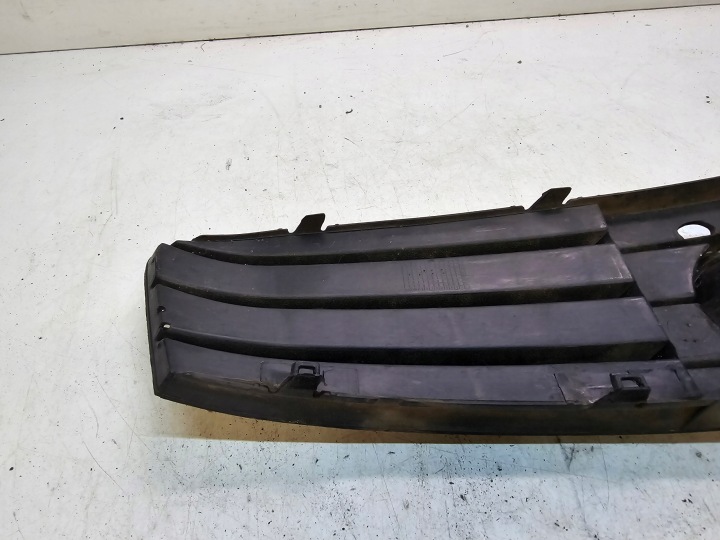 GRILLE CALANDRE PARE-CHOCS GAUCHE AUDI A4 B8 8KD807681