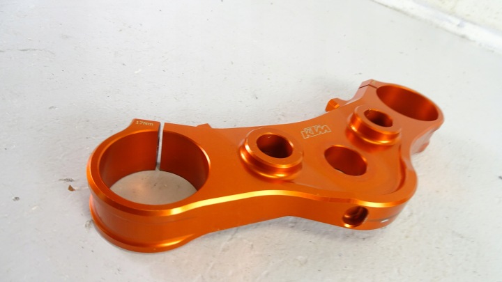 D92 KTM DUKE 690 ÉTAGÈRE SUPÉRIEURE SUSPENSIONS