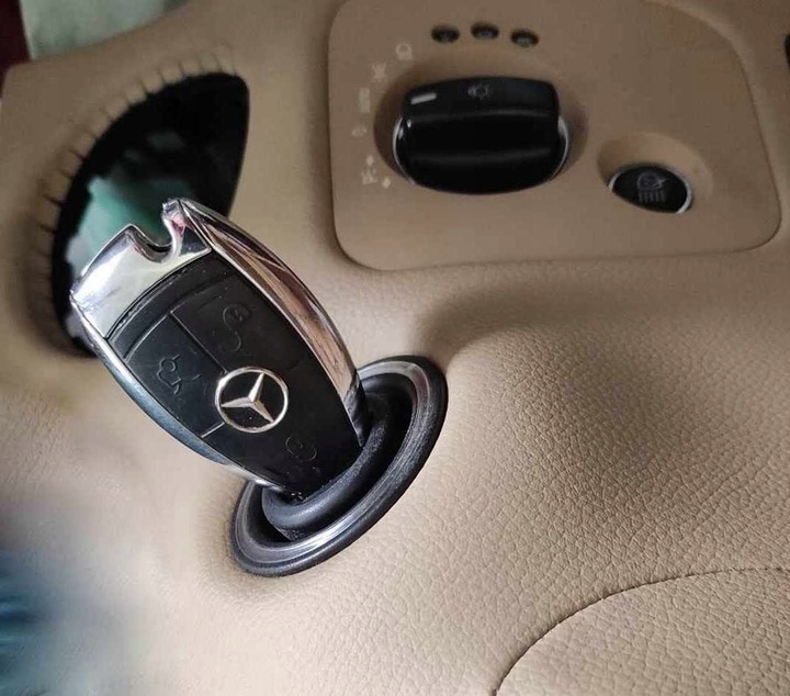 AGARRADERO PALANCA DE CAMBIO DE MARCHAS BIEGOW- START-STOP-MERCEDES CLS W219 