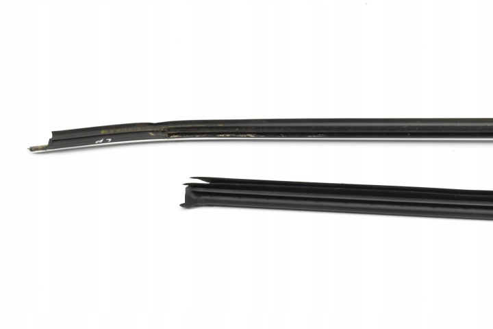 MOULURE RACLOIR PORTES GAUCHE AVANT 3V0837475C SKODA SUPERB III 2019