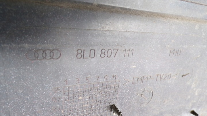 AUDI A3 8L PARE-CHOCS AVANT 8L0807111 LY3H