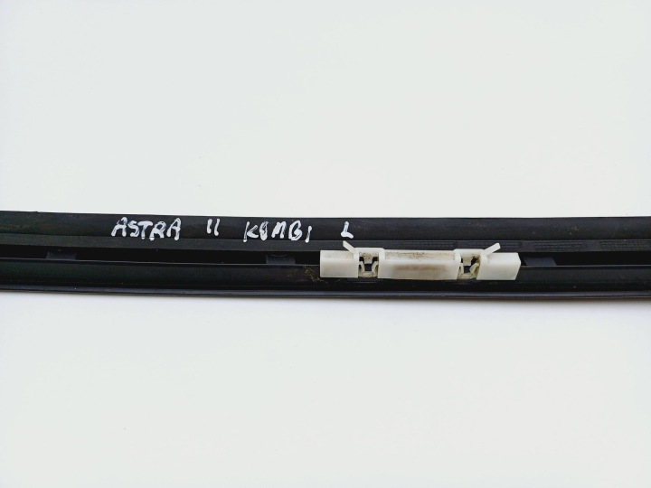 MOULURE PARE-BRISE GAUCHE AVANT OPEL ASTRA G UNIVERSEL 2002993 NR48