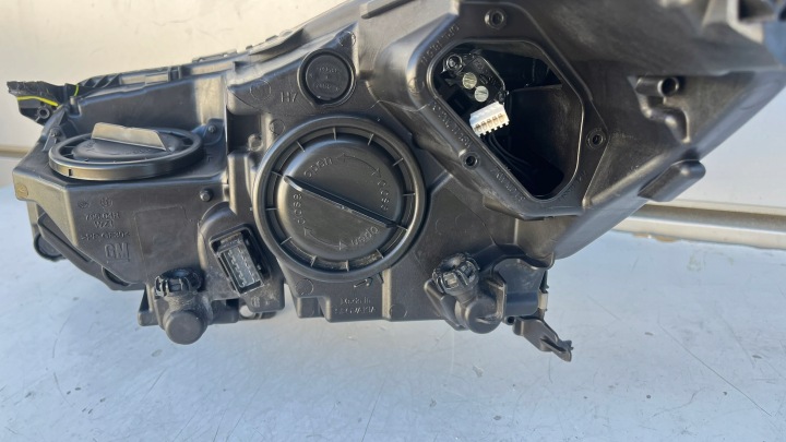 PROJECTEUR DROIT PHARE AVANT LENTILLE EUROPE 39111144 OPEL ASTRA 5 V K 15-20