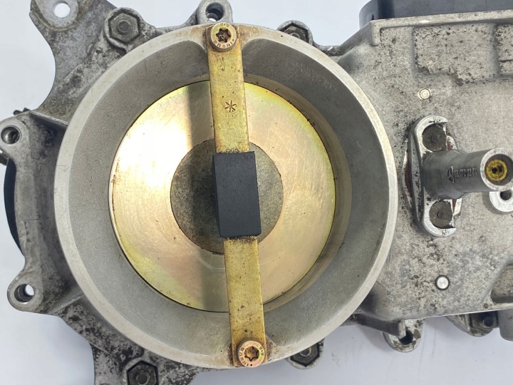 PAPILLON DES GAZ K-JET MERCEDES W124 W201 M102 230E 200E 0438121043 4-CYLINDRY