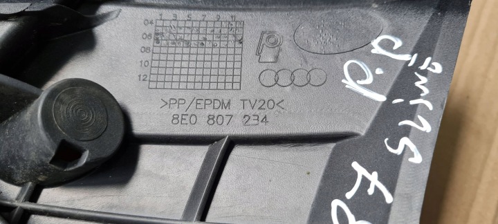 A4 B7 GLISSIÈRE POIGNÉE PARE-CHOCS DROIT AVANT FIXATION 8E0807234